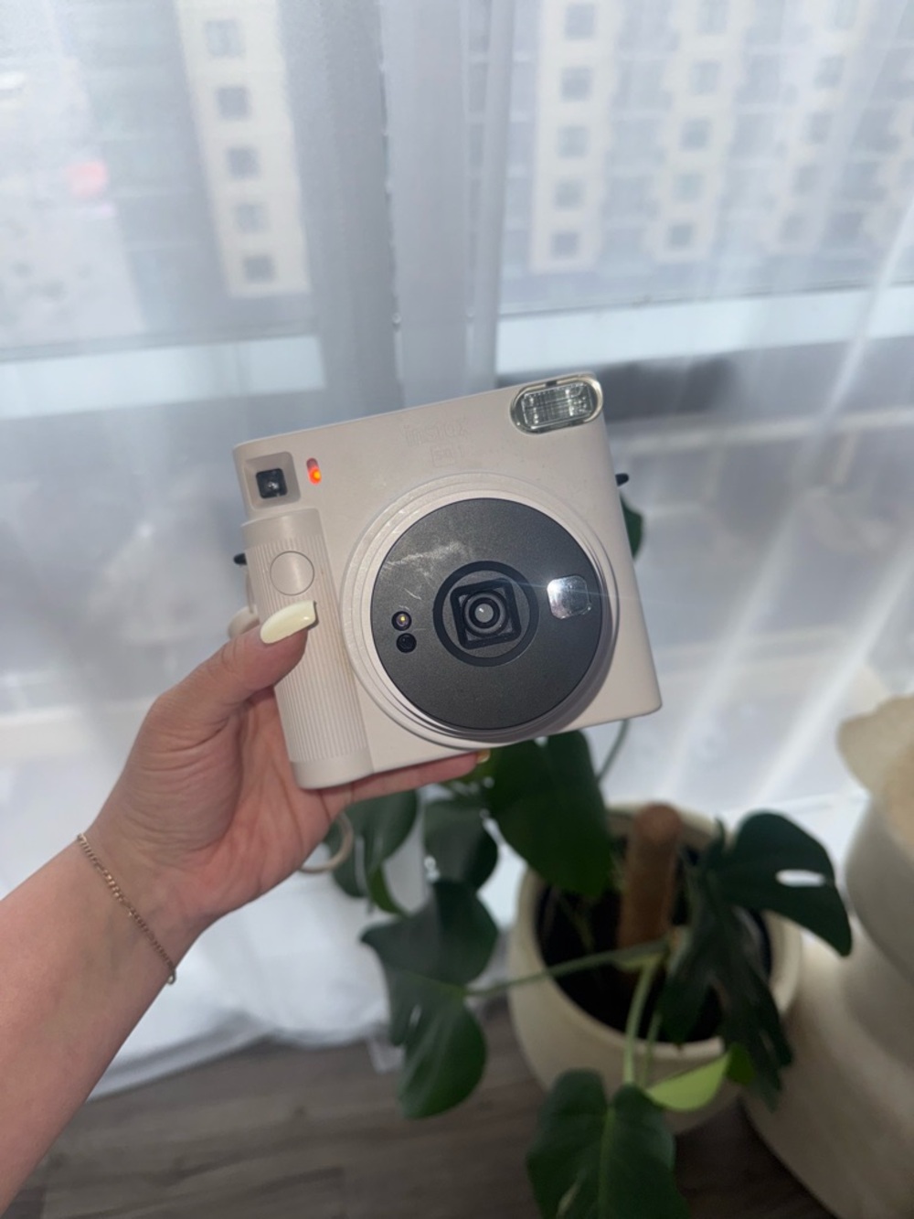 Fujifilm Square SQ1 Instant Film Camera - Chalk